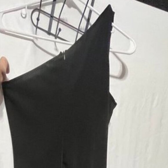 🖤 Elegant Black One-Shoulder Drape Maxi Dress - Picture 3 of 13